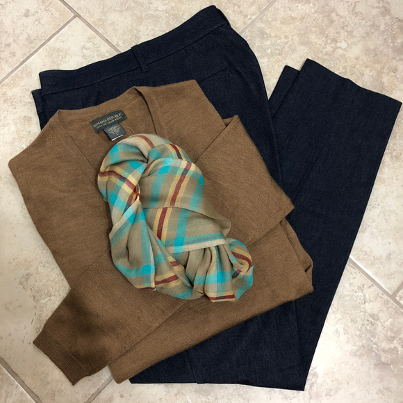 Banana Republic Sweaters - Sumptuous Brown Merino Wool V-neck Banana Republic